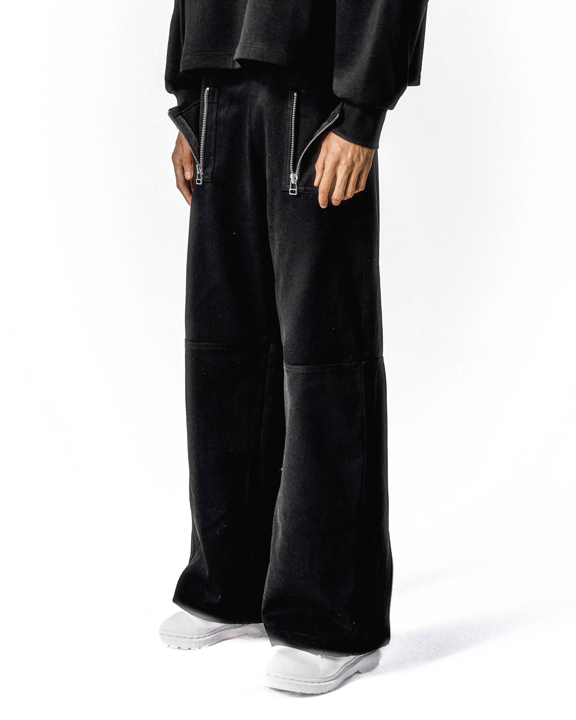 TRIANGLE SHAPE ZIPPER JEANS