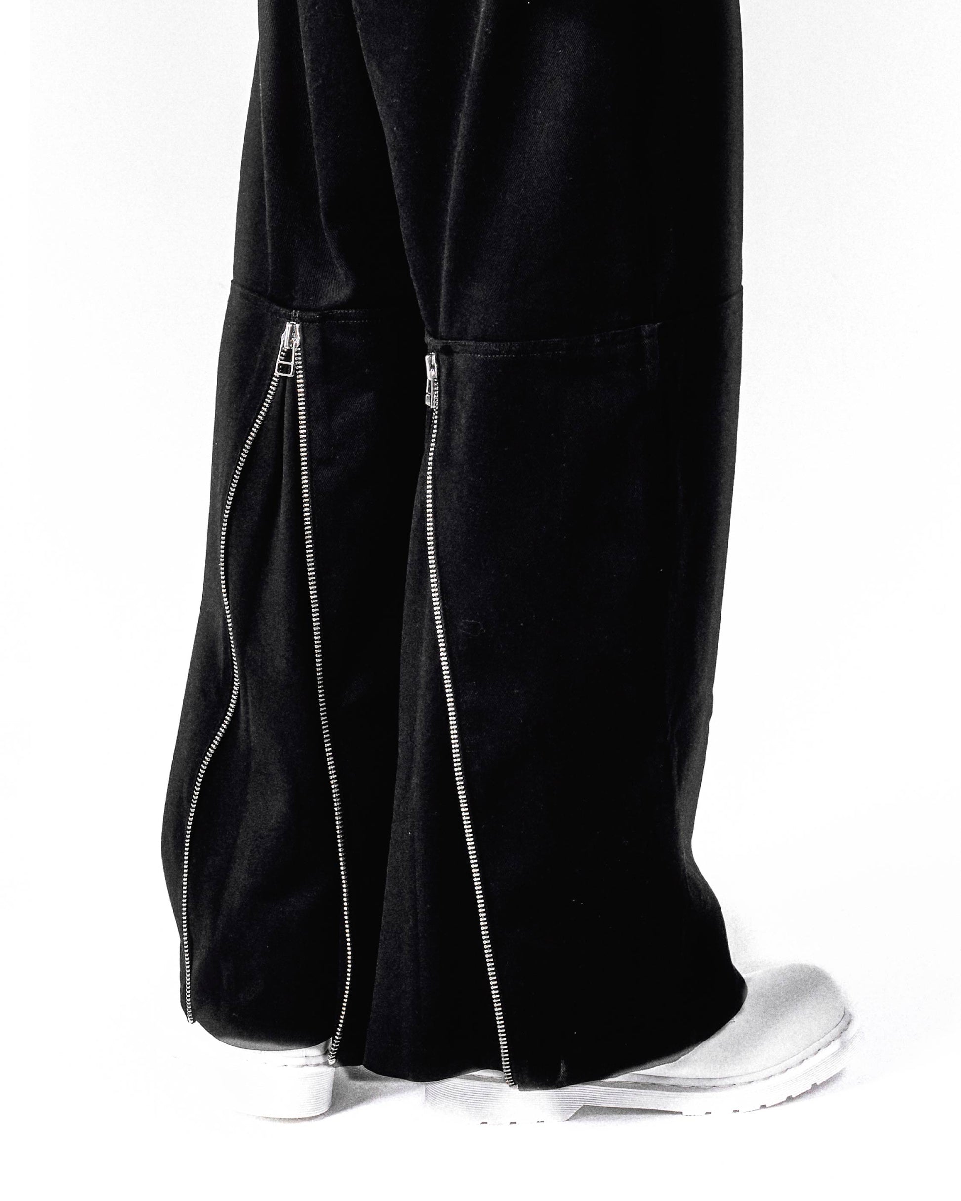 TRIANGLE SHAPE ZIPPER JEANS