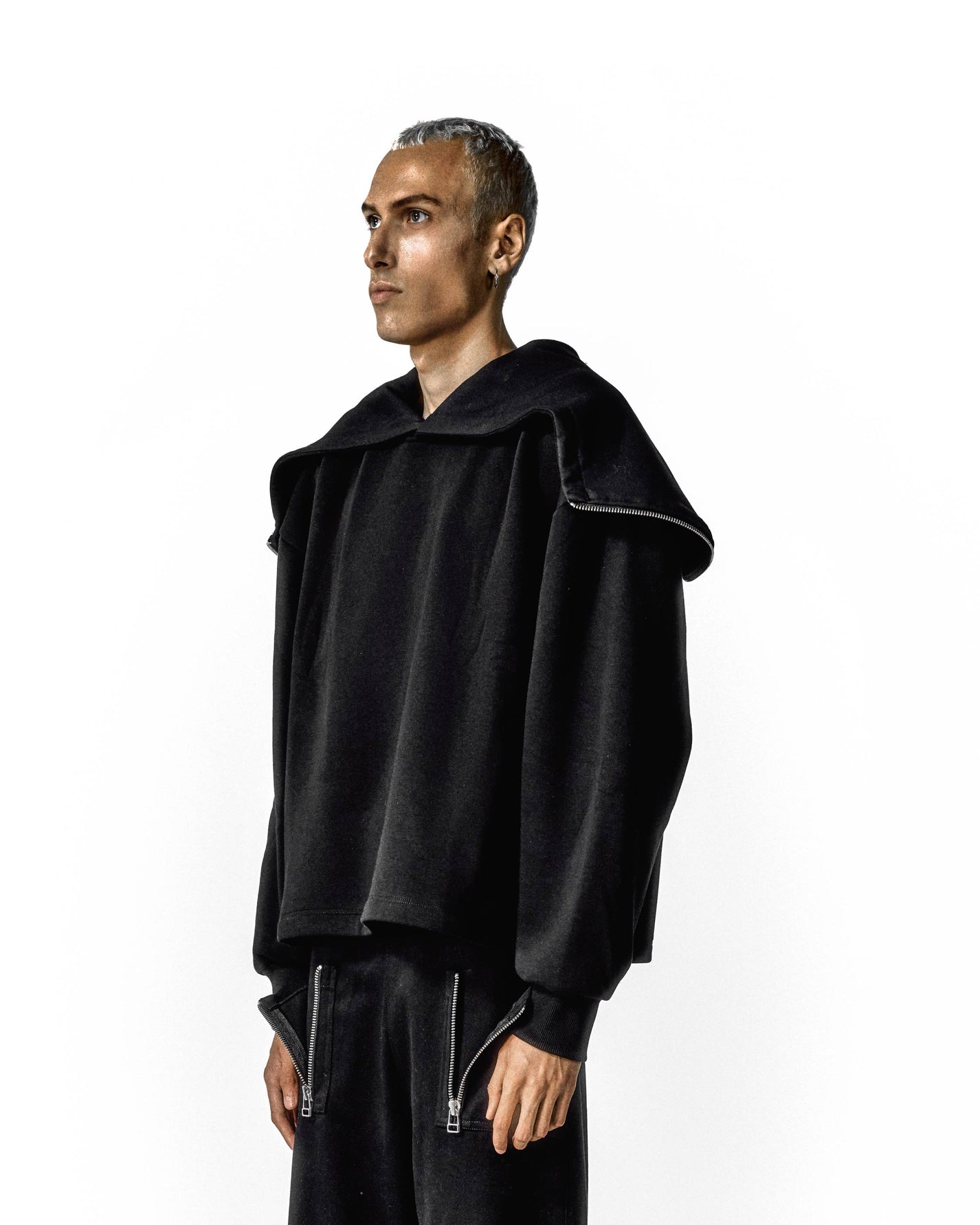 ZIPPERED CENTER SEPERATED HOODIE